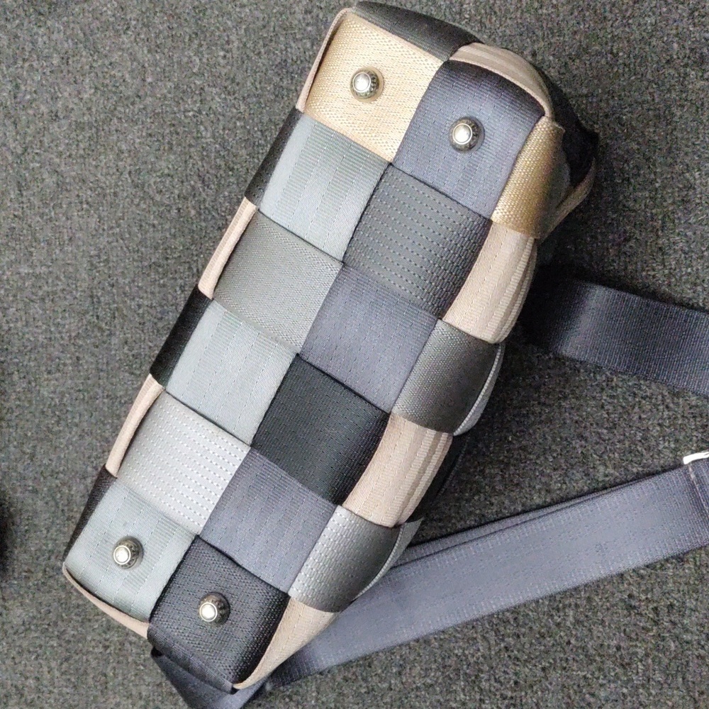 Harveys Safety Belt Crossbody Bag - Picture 7 of 11